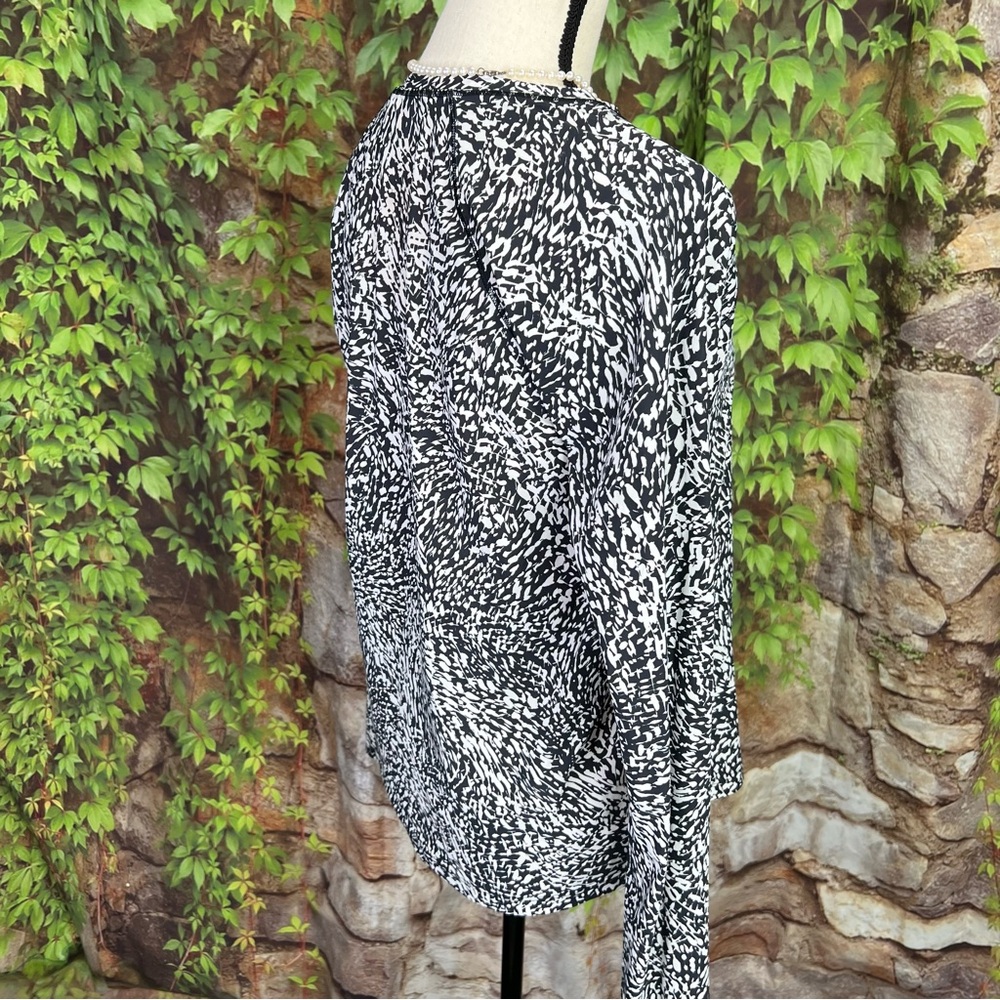 ATHLETA Black and White Moisture Wicking Athleisure Performance Tee, S - Picture 8 of 10